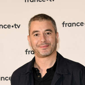 Ali Baddou au photocall de la conférence de presse de France 2 au théâtre Marigny à Paris le 18 juin 2019 © Coadic Guirec / Bestimage