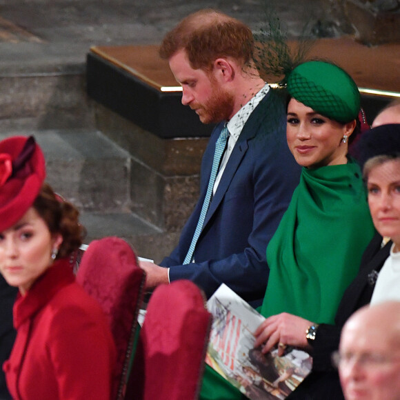 Meghan serait donc obligée de lui faire une révérence, ce qu'elle refuse.
Le prince William, duc de Cambridge, et Kate Catherine Middleton, duchesse de Cambridge, le prince Harry, duc de Sussex, Meghan Markle, duchesse de Sussex et la comtesse Sophie de Wessex - La famille royale d'Angleterre lors de la cérémonie du Commonwealth en l'abbaye de Westminster à Londres. Le 9 mars 2020 