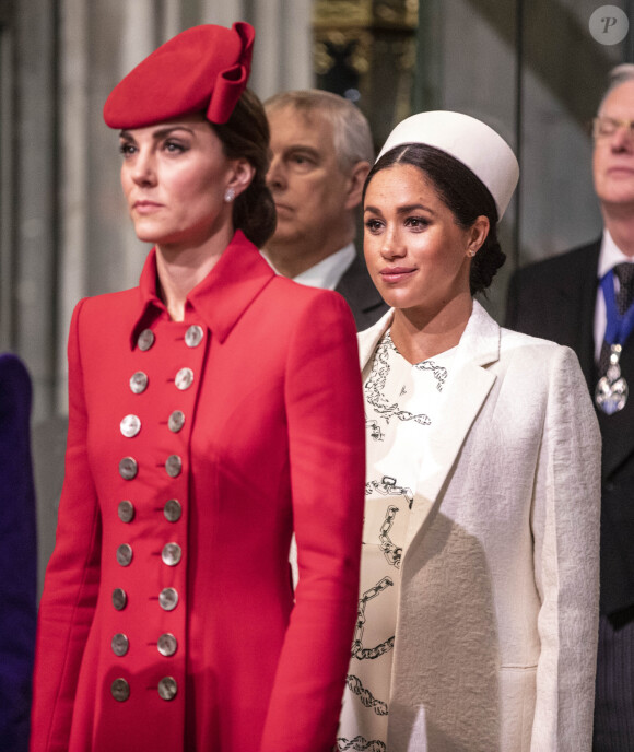 C'est en raison de leur rivalité que Meghan Markle ne veut pas revenir au Royaume-Uni.
Catherine Kate Middleton, duchesse de Cambridge, Meghan Markle, enceinte, duchesse de Sussex lors de la messe en l'honneur de la journée du Commonwealth à l'abbaye de Westminster à Londres. 
