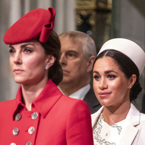 C'est en raison de leur rivalité que Meghan Markle ne veut pas revenir au Royaume-Uni.
Catherine Kate Middleton, duchesse de Cambridge, Meghan Markle, enceinte, duchesse de Sussex lors de la messe en l'honneur de la journée du Commonwealth à l'abbaye de Westminster à Londres. 