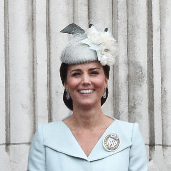 Kate Catherine Middleton, duchesse de Cambridge - La famille royale d'Angleterre lors de la parade aérienne de la RAF pour le centième anniversaire au palais de Buckingham à Londres. Le 10 juillet 2018 