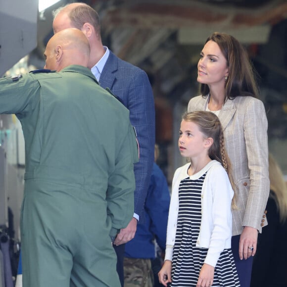 Le prince William, prince de Galles, et Catherine (Kate) Middleton, princesse de Galles, avec leurs enfants le prince George de Galles, et la princesse Charlotte de Galles, lors d'une visite au Royal International Air Tattoo (RIAT) à RAF Fairford, le 14 juillet 2023. 