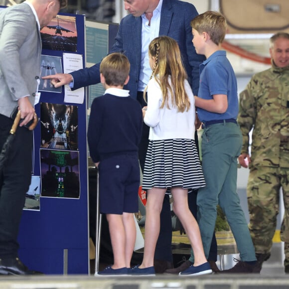 Le prince William, prince de Galles, et Catherine (Kate) Middleton, princesse de Galles, avec leurs enfants le prince George de Galles, et la princesse Charlotte de Galles, lors d'une visite au Royal International Air Tattoo (RIAT) à RAF Fairford, le 14 juillet 2023. 