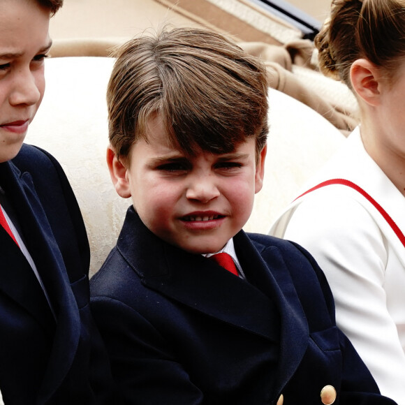 Le prince George, la princesse Charlotte et le prince Louis de Galles - La famille royale d'Angleterre lors du défilé "Trooping the Colour" à Londres. Le 17 juin 2023 