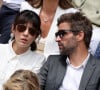 En couple avec l'ex-tennisman Arnaud Clément depuis 2008, le couple a accueilli son premier enfant en 2017.
Nolwenn Leroy et son compagnon Arnaud Clément dans les tribunes lors des Internationaux de France de Tennis de Roland Garros