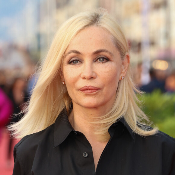 Emmanuelle Béart a révélé avoir été victime d'inceste durant plus de 4 ans, à travers son documentaire "Un silence bruyant"
Emmanuelle Béart sur le tapis rouge de la cérémonie de clôture du 37ème festival du film de Cabourg © Coadic Guirec/Bestimage