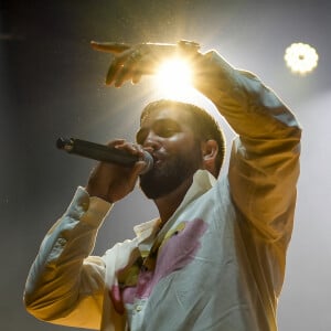 Le chanteur Kendji Girac sur la scène du Rugby Music Live devant 8000 spectateurs qui ont fait un don pour 3 associations : MBM (Manifestation de Bienveillance pour enfants Malade), les Zèbres (Moments de réconfort pour les enfants hospitalisés) et la fondation OVE ((enfants orphelins et démunis) à Lyon, le 13/05/2023. © Sandrine Thesillat / Panoramic / Bestimage 