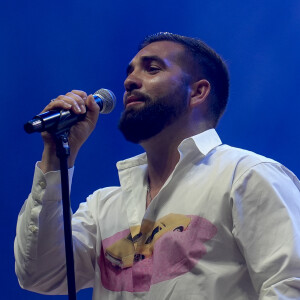 Le chanteur Kendji Girac sur la scène du Rugby Music Live devant 8000 spectateurs qui ont fait un don pour 3 associations : MBM (Manifestation de Bienveillance pour enfants Malade), les Zèbres (Moments de réconfort pour les enfants hospitalisés) et la fondation OVE ((enfants orphelins et démunis) à Lyon, le 13/05/2023. © Sandrine Thesillat / Panoramic / Bestimage 