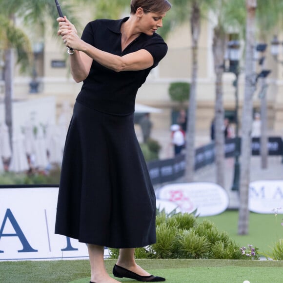 En attendant, ce n'est pas à la brasse qu'elle a brillé... mais sur un terrain de golf !
La princesse Charlene de Monaco - 19e trou de golf de la Princess of Monaco Cup 2023 dans les Jardins des Boulingrins à Monaco, le 6 septembre 2023. © Olivier Huitel / Pool / Bestimage