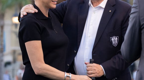 PHOTOS Charlene de Monaco tactile avec le prince Albert, rares gestes d'affection lors d'un évènement public