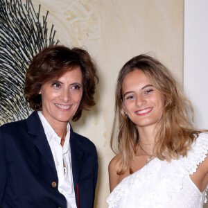 Ensemble, le couple vit dans une maison, au-dessus de laquelle l'ancienne mannequin a aménagé une "garçonnière" dans un atelier d'art.
Inès de La Fressange et sa fille Violette d'Urso - A l'occasion du lancement des Journées Européennes du Patrimoine, Kering organise un cocktail au sein de son siège à Paris, France, le 14 septembre 2018. © Olivier Borde/Bestimage 