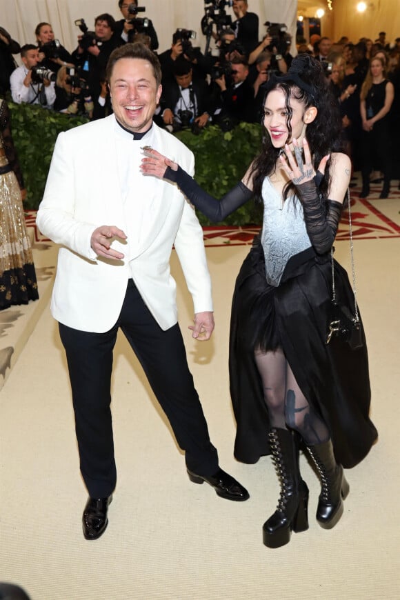 Elon Musk et sa compagne Grimes - Ouverture de l'exposition "Heavenly Bodies: Fashion and the Catholic Imagination" à New York, le 7 mai 2018.