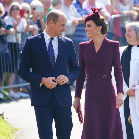 Accompagnée bien entendu du prince William.
Le prince William, prince de Galles, et Catherine (Kate) Middleton, princesse de Galles assistent à un service religieux marquant le premier anniversaire de la mort de la reine Elizabeth II à la cathédrale St Davids à Haverfordwest dans le Pembrokeshire, pays de Galles, Royaume Uni, le 8 septembre 2023. 