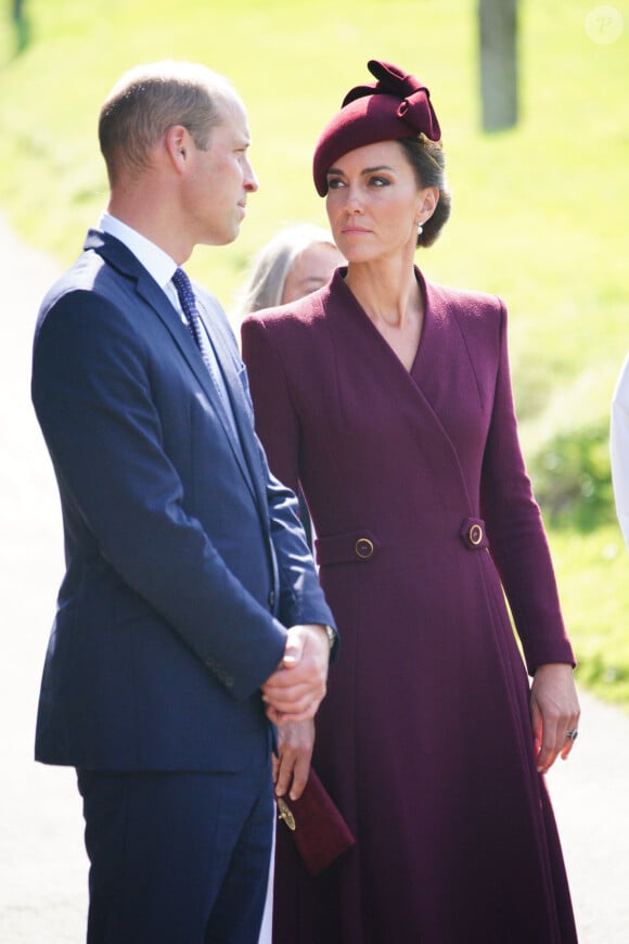 Le prince William, prince de Galles, et Catherine (Kate) Middleton, princesse de Galles assistent à un service religieux marquant le premier anniversaire de la mort de la reine Elizabeth II à la cathédrale St Davids à Haverfordwest dans le Pembrokeshire, pays de Galles, Royaume Uni.