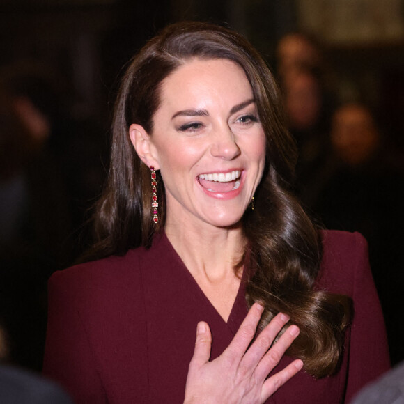 Tenue qu'elle portait déjà l'année dernière.
Catherine (Kate) Middleton, princesse de Galles, arrive pour le "Together at Christmas" Carol Service à l'abbaye de Westminster à Londres, Royaume uni.