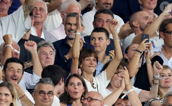 Patrick Bruel et son fils Léon, François Berléand, François Cluzet, Sophie Marceau - People dans les tribunes lord du match d'ouverture de la Coupe du Monde de Rugby France 2023 avant le match de la Poule A entre la France et la Nouvelle-Zélande au Stade de France à Saint-Denis le 8 septembre 2023. © Dominique Jacovides/Bestimage 