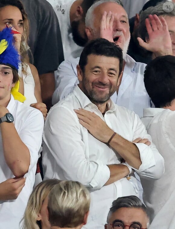 Patrick Bruel - People dans les tribunes lord du match d'ouverture de la Coupe du Monde de Rugby France 2023 avant le match de la Poule A entre la France et la Nouvelle-Zélande au Stade de France à Saint-Denis le 8 septembre 2023. © Dominique Jacovides/Bestimage 