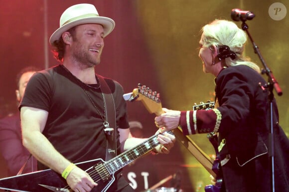 Son fils Christopher Stills - Véronique Sanson en concert pour l'ouverture du festival des Francofolies de La Rochelle. Le 11 juillet 2018  Veronique Sanson with her son Christopher Stills and her ex-husband Stephen Stills performed at the Francofolies in La Rochelle, France. On july 11th 2018