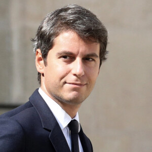 Gabriel Attal, ministre de l'Éducation nationale et de la Jeunesse à la sortie du conseil des ministres, au palais de l'Elysée, Paris, le 30 août 2023 © Stéphane Lemouton / Bestimage