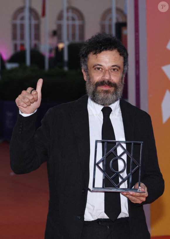 Babak Jalali (prix du jury pour Fremont) - Photocall des lauréats lors de la 49ème édition du festival du film américain de Deauville le 9 septembre 2023. © Denis Guignebourg / Bestimage 