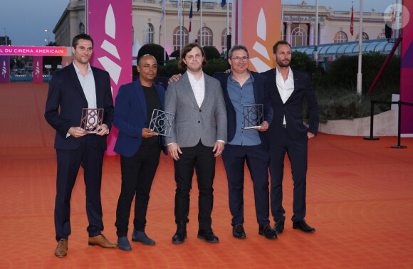 Shane Atkinson et ses trois prix : Grand Prix pour LaRoy, Prix de la critique et Prix du public - Photocall des lauréats lors de la 49ème édition du festival du film américain de Deauville le 9 septembre 2023. © Denis Guignebourg / Bestimage  Photocall of the winners at the 49th Deauville American Film Festival on september 9th 2023 