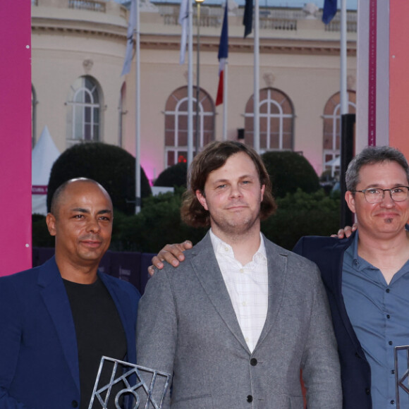 Shane Atkinson et ses trois prix : Grand Prix pour LaRoy, Prix de la critique et Prix du public - Photocall des lauréats lors de la 49ème édition du festival du film américain de Deauville le 9 septembre 2023. © Denis Guignebourg / Bestimage  Photocall of the winners at the 49th Deauville American Film Festival on september 9th 2023 