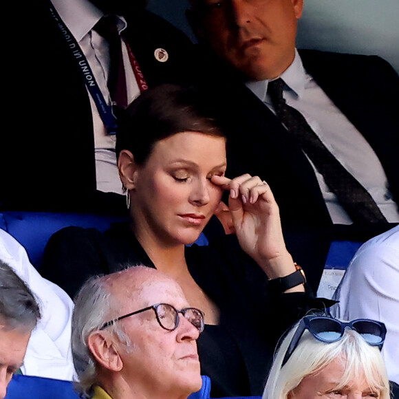 C'est l'Afrique du Sud qui a fini par remporter le match à 18 contre 3.
Princesse Charlène de Monaco - Tribunes lors du match de rugby entre l'Afrique du Sud et l'Écosse (18-3) au stade Vélodrome à Marseille, le 10 septembre 2023. © Dominique Jacovides / Bestimage