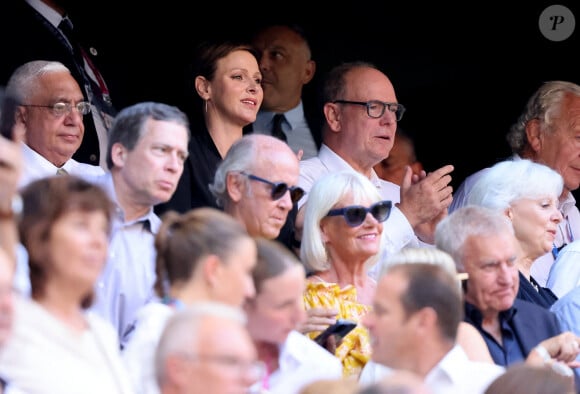 La princesse Charlene de Monaco et le prince Albert II - Tribunes lors du match de rugby entre l'Afrique du Sud et l'Écosse (18-3) au stade Vélodrome à Marseille, le 10 septembre 2023. © Dominique Jacovides / Bestimage