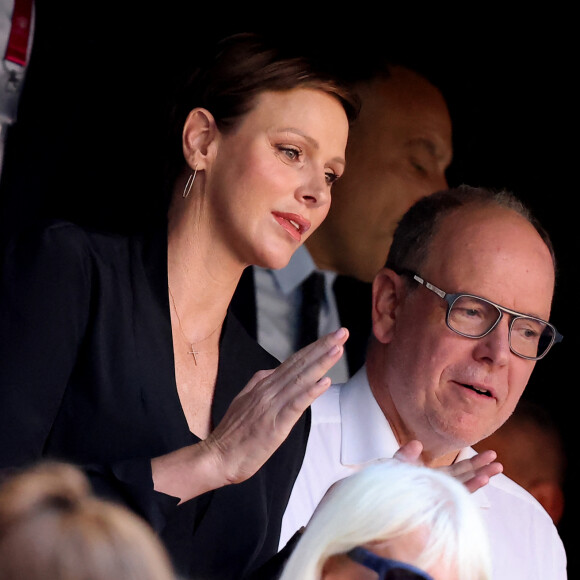 La princesse a peut-être porté bonheur aux siens.
La princesse Charlene de Monaco et le prince Albert II - Tribunes lors du match de rugby entre l'Afrique du Sud et l'Écosse (18-3) au stade Vélodrome à Marseille, le 10 septembre 2023. © Dominique Jacovides / Bestimage