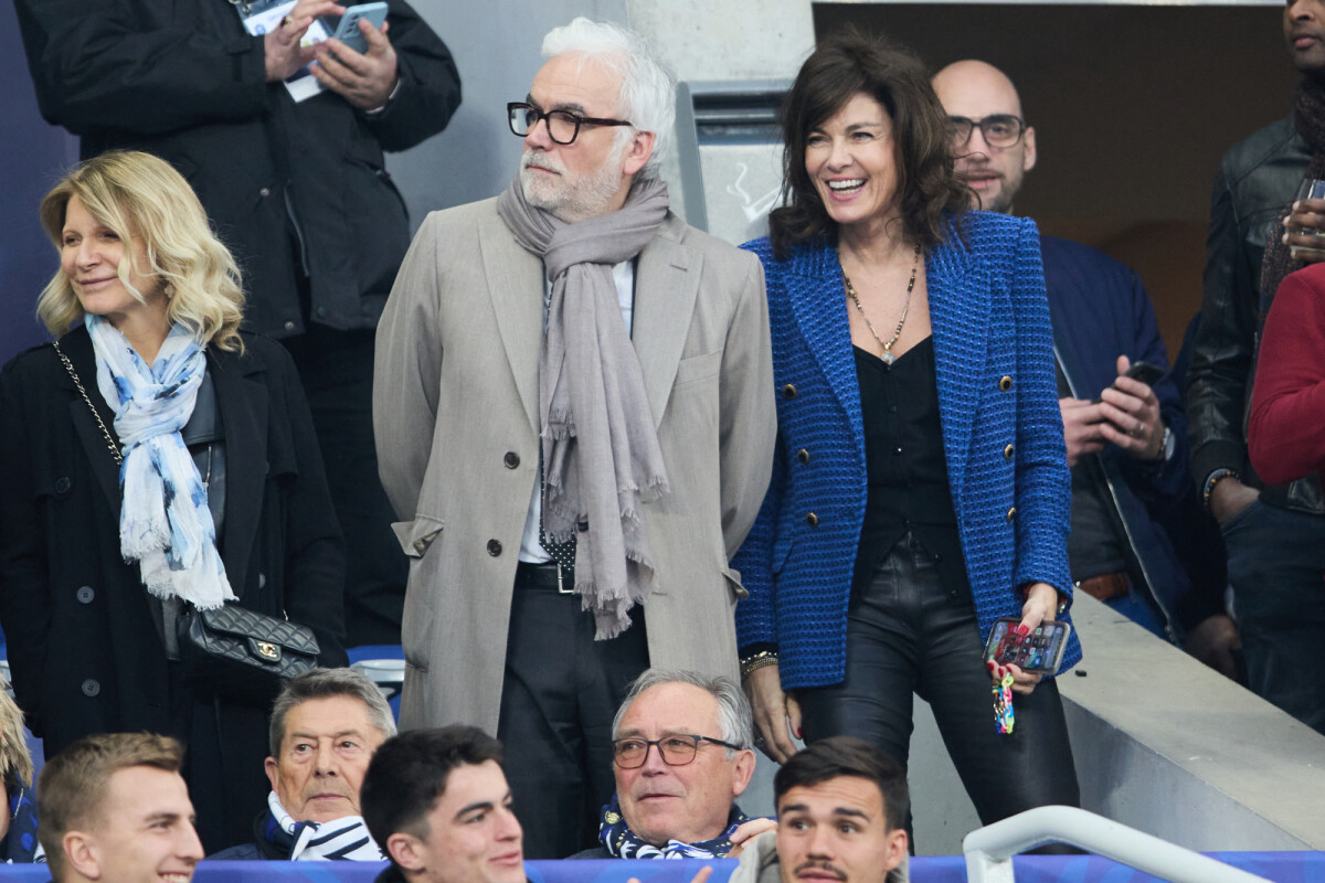 Photo : Pascal Praud et sa compagne Catherine dans les tribunes du