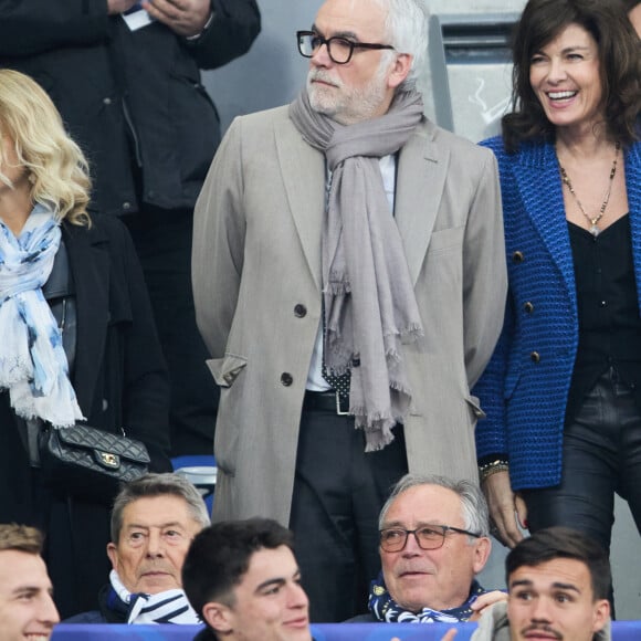 Pascal Praud et sa compagne Catherine dans les tribunes du match de football de la Coupe de France "Nantes vs Toulouse" au Stade de France à Paris. Le 29 avril 2023 © Cyril Moreau / Bestimage