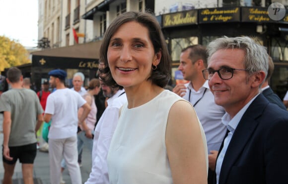 Amélie Oudéa-Castéra, ministre des Sports et des Jeux olympiques et paralympiques, dans la rue à Saint-Denis avant le match d'ouverture de la coupe du monde de Rugby au stade de France le 8 septembre 2023. © Jonathan Rebboah / Panoramic / Bestimage