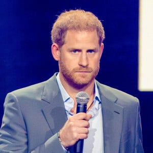 Le prince Harry est toujours seul en Allemagne.
Prince Harry, duc de Sussex - Cérémonie d'ouverture des Invictus Games, Düsseldorf