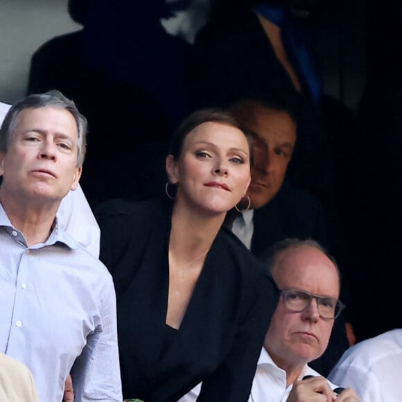 La princesse Charlene de Monaco et le prince Albert II dans les tribunes lors du match de rugby entre l'Afrique du Sud et l'Écosse (18-3) au stade Vélodrome à Marseille le 10 septembre 2023. © Dominique Jacovides / Bestimage 