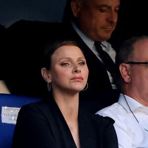 La princesse Charlene de Monaco et le prince Albert II dans les tribunes lors du match de rugby entre l'Afrique du Sud et l'Écosse (18-3) au stade Vélodrome à Marseille le 10 septembre 2023. © Dominique Jacovides / Bestimage 