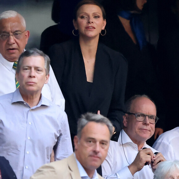 La princesse Charlene de Monaco et le prince Albert II dans les tribunes lors du match de rugby entre l'Afrique du Sud et l'Écosse (18-3) au stade Vélodrome à Marseille le 10 septembre 2023. © Dominique Jacovides / Bestimage 