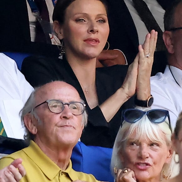 La princesse Charlene de Monaco et le prince Albert II dans les tribunes lors du match de rugby entre l'Afrique du Sud et l'Écosse (18-3) au stade Vélodrome à Marseille le 10 septembre 2023. © Dominique Jacovides / Bestimage 