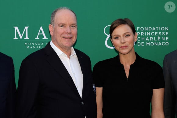 Le prince Albert II de Monaco et la princesse Charlene lors du 19ème trou de golf de la Princess of Monaco Cup 2023 dans les Jardins des Boulingrins (Allée descendante), Place du Casino à Monaco le 6 septembre 2023. © Claudia Albuquerque / Bestimage 