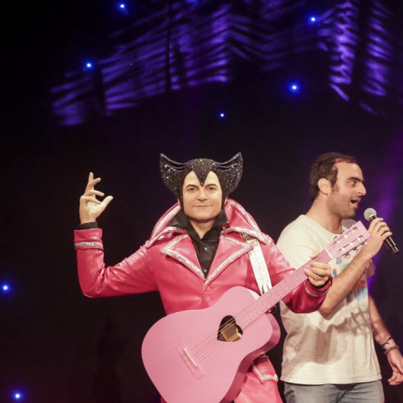 Matthieu Chedid avec son frère Joseph Chedid, sa soeur Anna Chedid et sa fille Billie Chedid - Inauguration de la statue de cire de Matthieu Chedid, le chanteur - M -, au musée Grévin. Paris, le 11 septembre 2023. © Jack Tribeca / Bestimage