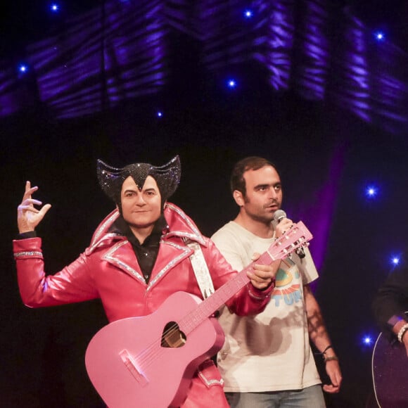 Matthieu Chedid avec son frère Joseph Chedid, sa soeur Anna Chedid et sa fille Billie Chedid - Inauguration de la statue de cire de Matthieu Chedid, le chanteur - M -, au musée Grévin. Paris, le 11 septembre 2023. © Jack Tribeca / Bestimage