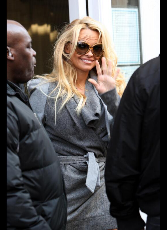 Pamela Anderson jouerait-elle de son charme pour nous faire acheter ses paquets de chips ?
