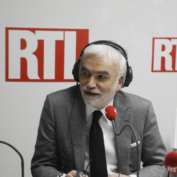 Selon lui parce qu'elle l'a passé à Diagonale, une école privée, parce qu'il a la chance "de pouvoir payer des études".
Pascal Praud lors de la 58ème édition du Salon international de l'agriculture au parc des expositions Paris Expo Porte de Versailles à Paris, France, le 4 mars 2022. © Denis Guignebourg/Bestimage