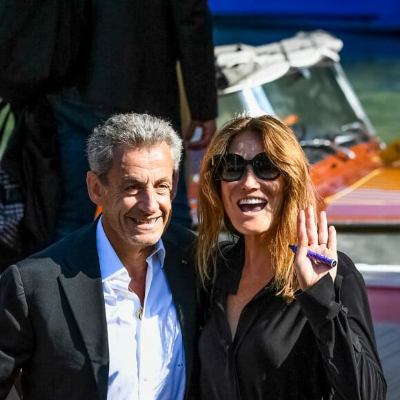 Nicolas Sarkozy et sa femme Carla Bruni arrivent au Lido lors du 80ème édition du festival international du film de Venise, la Mostra, à Venise, Italie, le 2 septembre 2023. © SGP/Bestimage