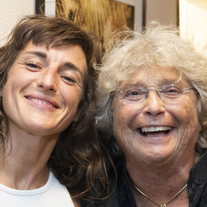 Exclusif - Juliette Armanet, Jacqueline Franjou - Backstage après le spectacle de J.Armanet "Brûler le feu" lors du Festival de Ramatuelle. Le 3 août 2023 © Cyril Bruneau / Festival de Ramatuelle / Bestimage-
