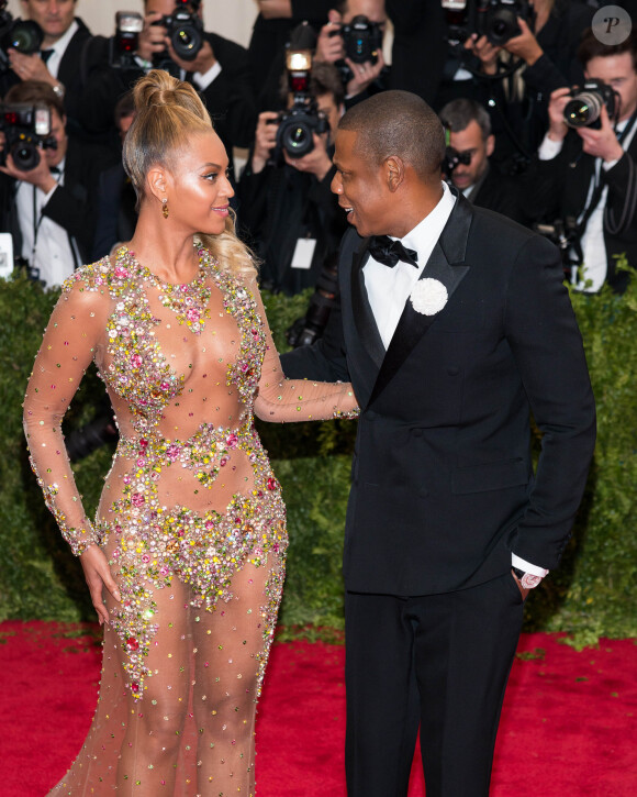 Pour ses 42 ans, la star a emmené famille et amis en Polynésie française
Beyoncé Knowles et son mari Jay-Z - Soirée Costume Institute Gala 2015 (Met Ball) au Metropolitan Museum célébrant l'ouverture de Chine: à travers le miroir à New York, le 4 mai 2015. 