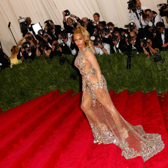 Beyonce Knowles et son mari Jay-Z - Soirée Costume Institute Gala 2015 (Met Ball) au Metropolitan Museum, célébrant l'ouverture de Chine: à travers le miroir à New York. Le 4 mai 2015. 