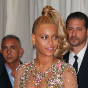 Le meilleur moyen de recharger les batteries avant de reprendre sa tournée !
Jay-Z et sa femme Beyonce Knowles - Soirée Costume Institute Gala 2015 (Met Ball) au Metropolitan Museum, célébrant l'ouverture de Chine: à travers le miroir à New York. Le 4 mai 2015. 