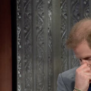Le prince Harry donne une interview sur le plateau de Stephen Colbert à propos de la vie après la mort 