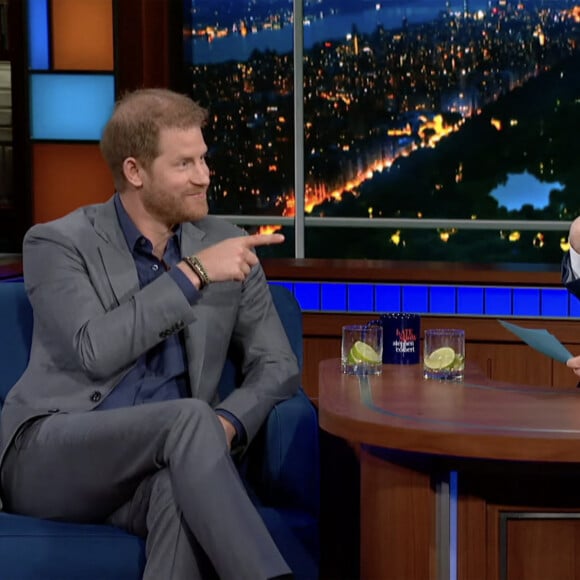 Le prince Harry donne une interview sur le plateau de Stephen Colbert à propos de la vie après la mort 