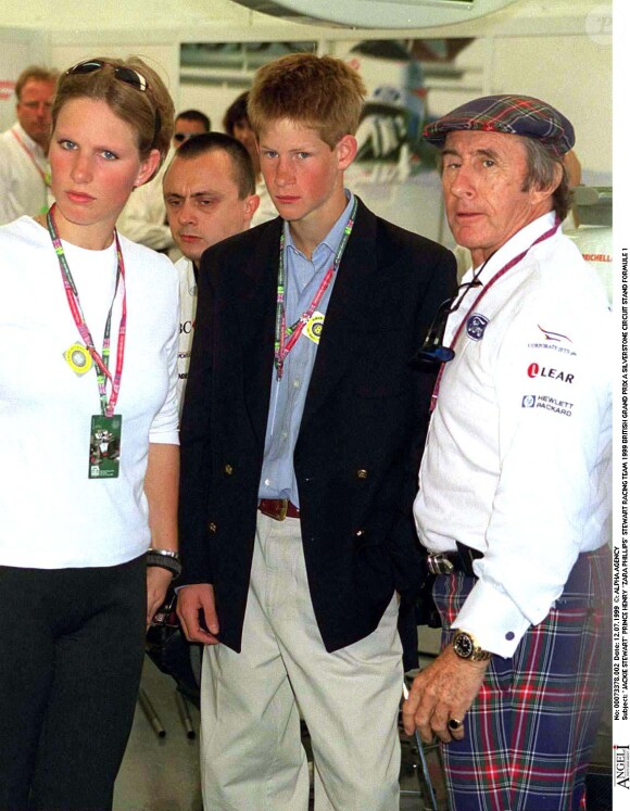 Qui datent de son enfance. 
Jackie Stewart, Prince Harry et Zara Phillips - Grand Prix Silverstone Formule 1